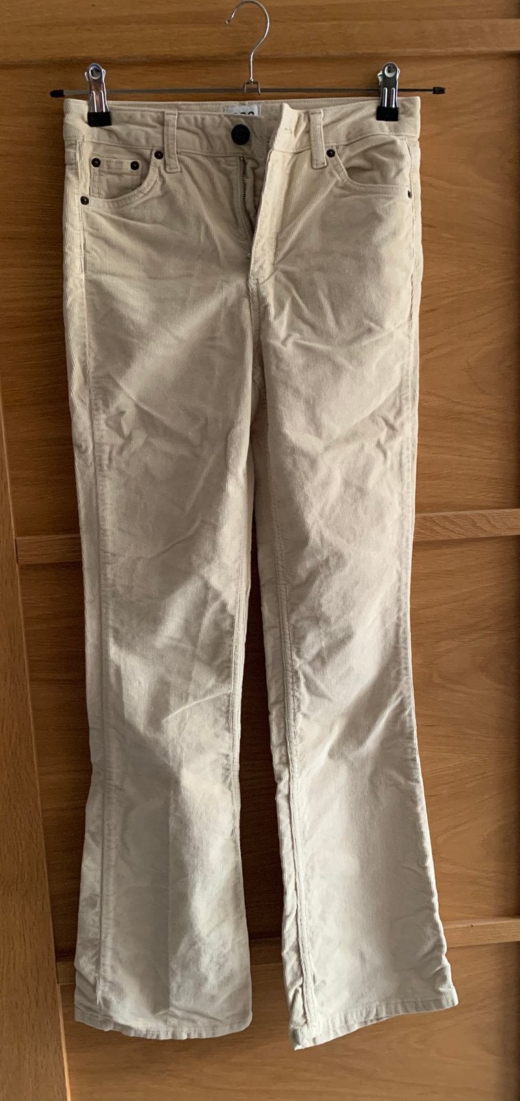 Urban outfitters corduroy crème broek W26 L32, Ophalen of Verzenden, Zo goed als nieuw, Overige kleuren, Overige jeansmaten