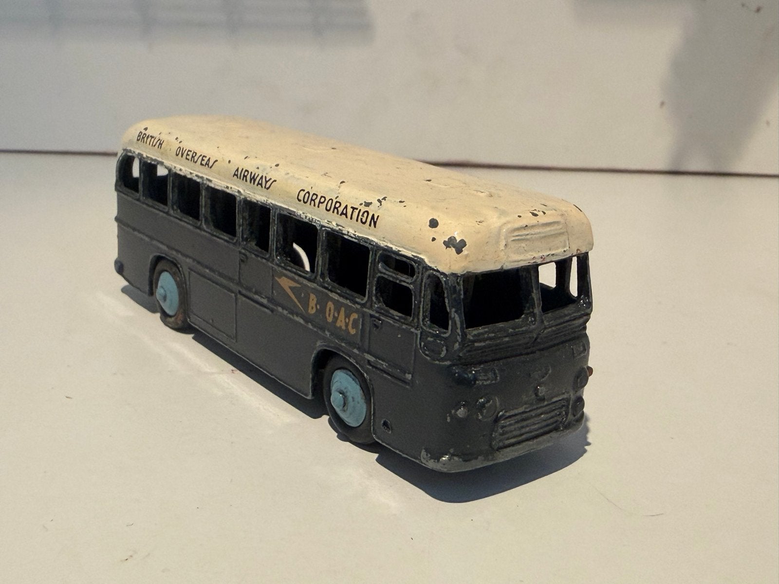 Dinky Toys British Overseas Airways Corporation Bus, Ophalen of Verzenden, Gebruikt