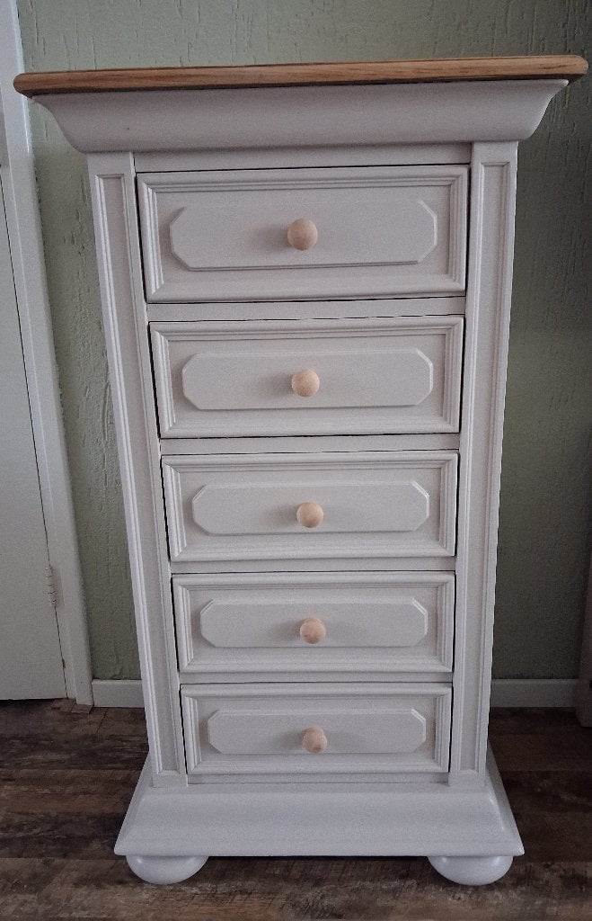 Gerestylede massief eiken ladekast in warm beige, Huis en Inrichting, Ophalen, Gebruikt, 5 laden of meer, 100 tot 150 cm