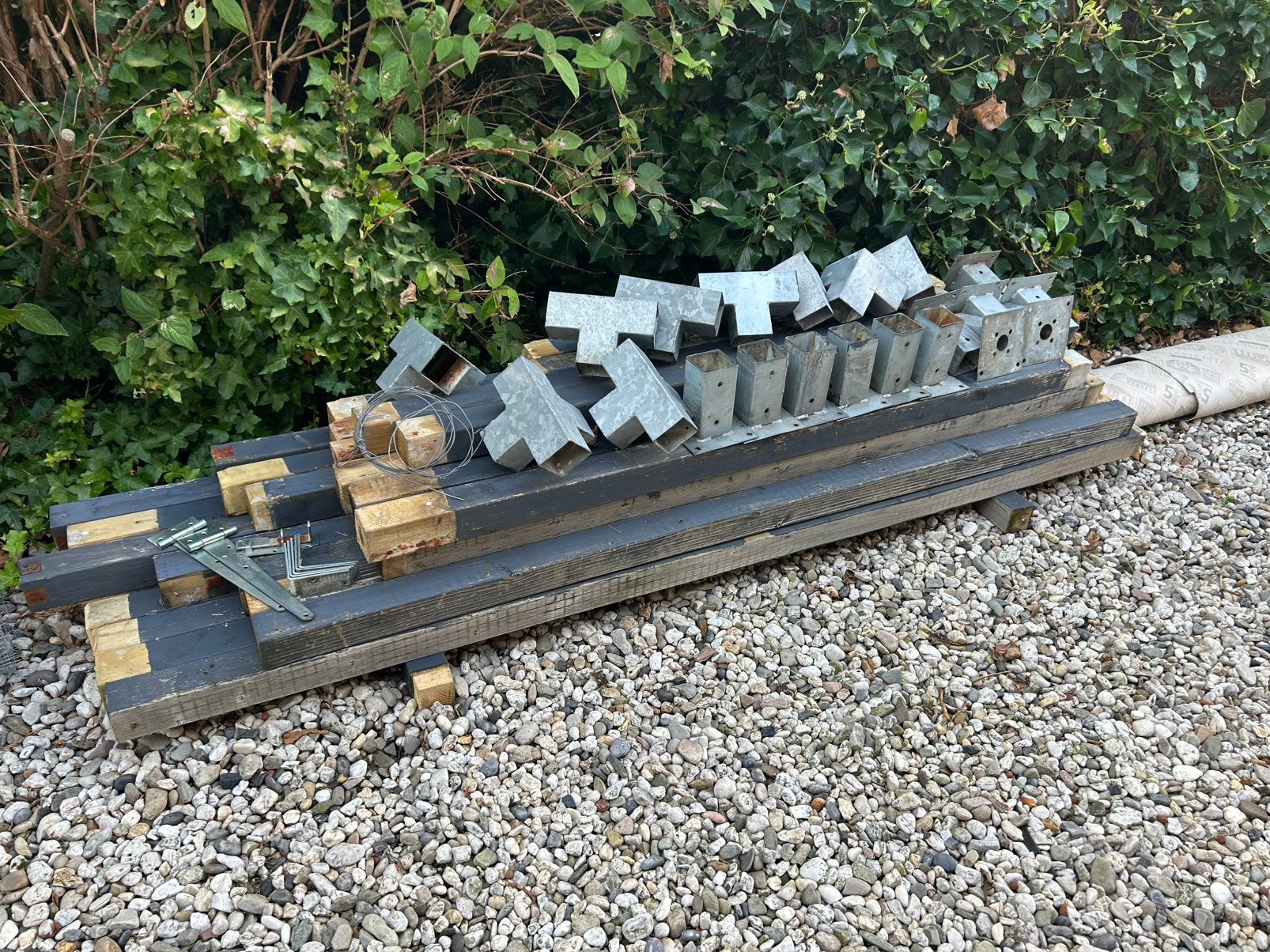 Te koop; paalverbinders en palen voor pergola of kooi, Ophalen, Gebruikt, Hout, 200 cm of meer