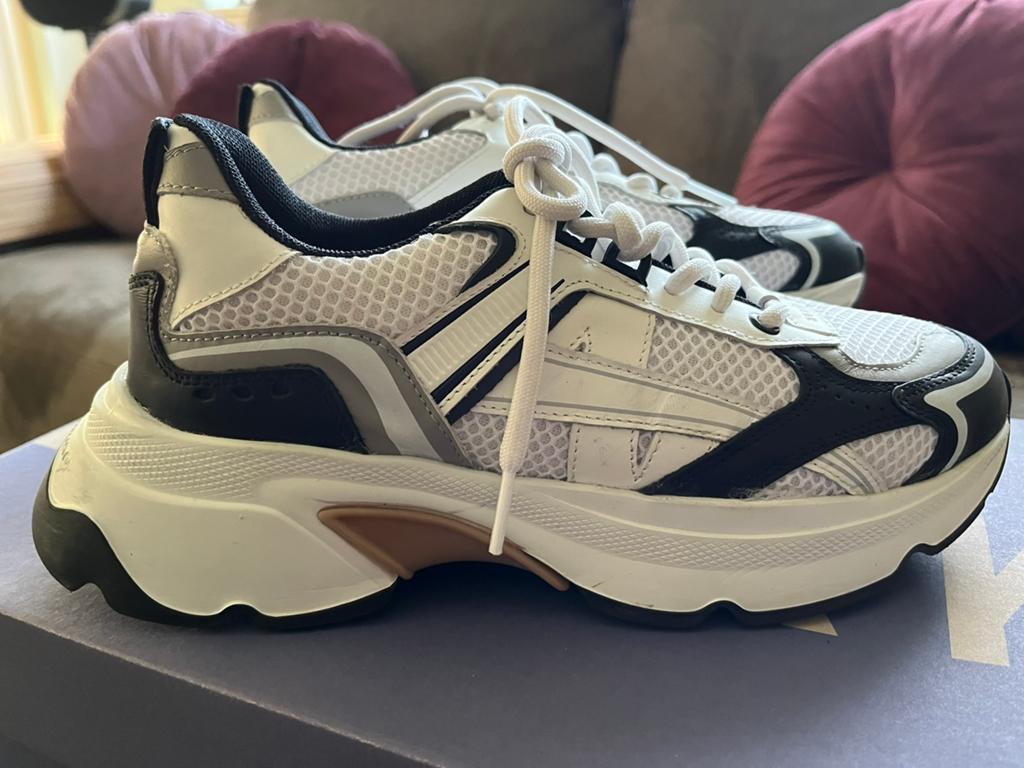 Nubbik sneakers 38, Wit, Ophalen of Verzenden, Sneakers of Gympen, Zo goed als nieuw