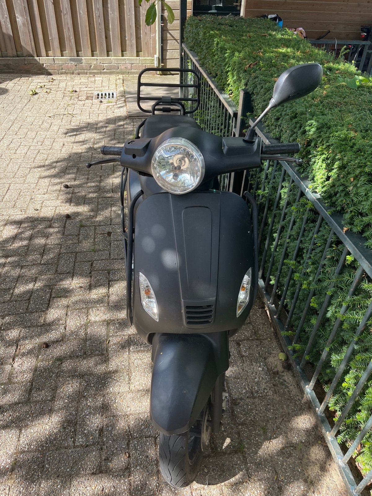 Matzwarte scooter - Goed onderhouden, Ophalen, Gebruikt