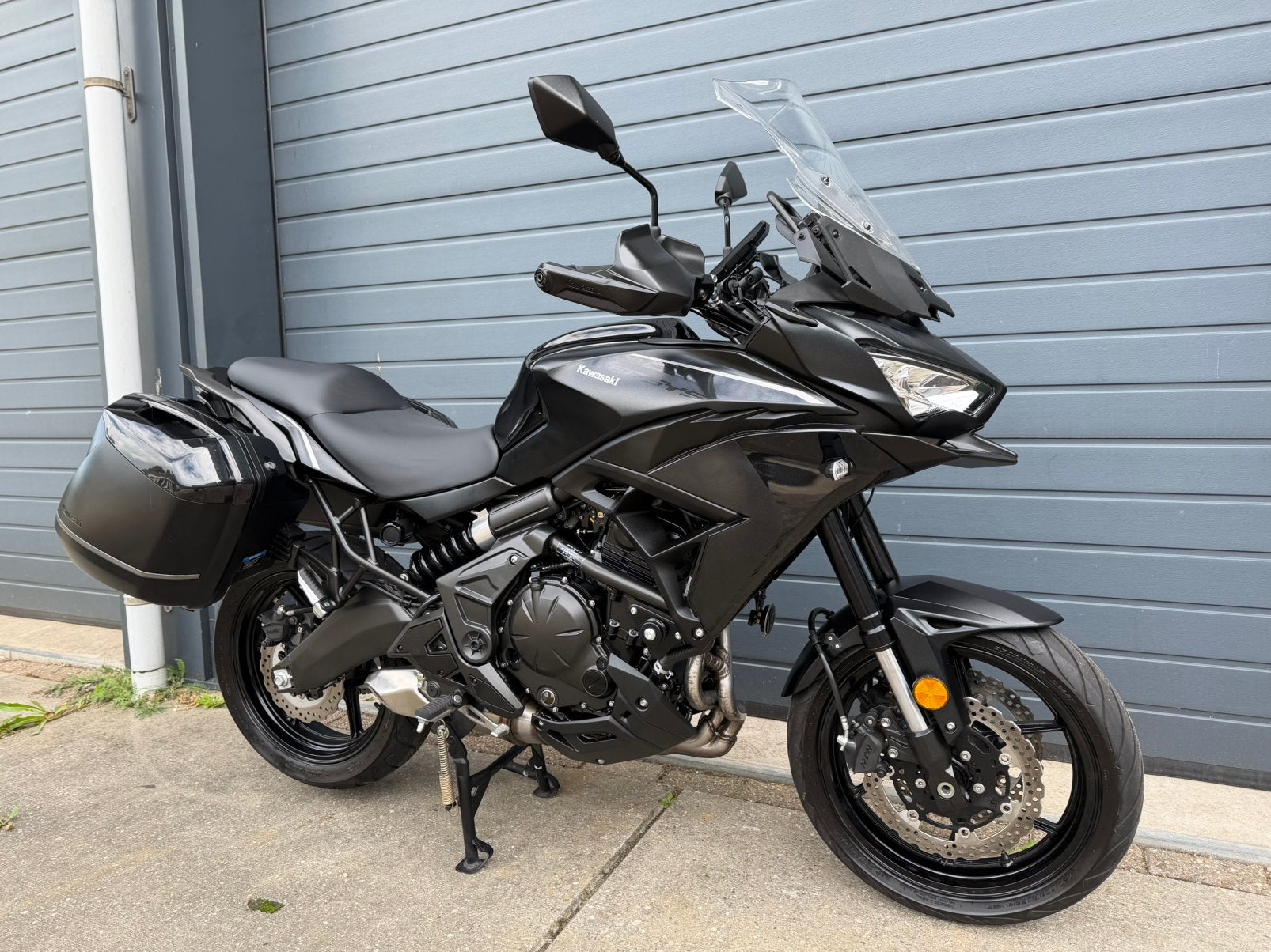 Kawasaki Versys 650: Allblack, Koffers, Navi, 2025, Orig NL, 2 cilinders, Occasion, ABS, 649 cc