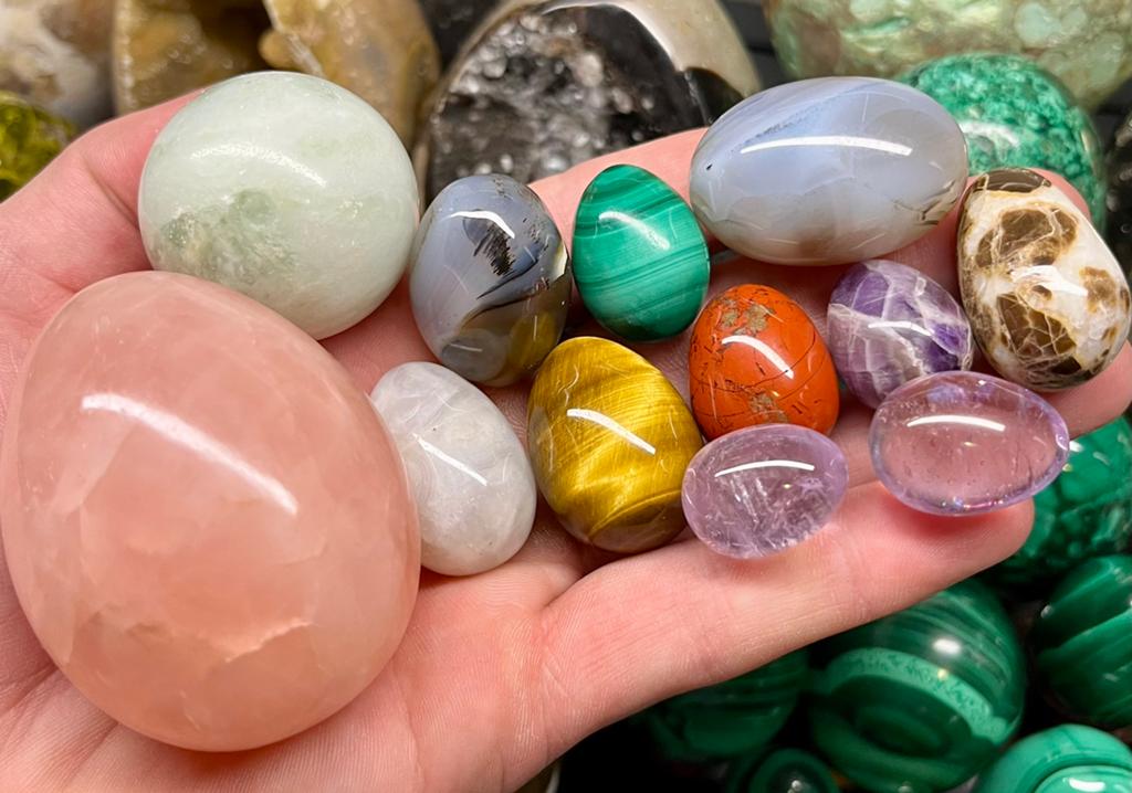Set mineraal Ei: Kwarts, Malachiet, Agaat, Tijgeroog, Jaspis, Ophalen of Verzenden, Mineraal