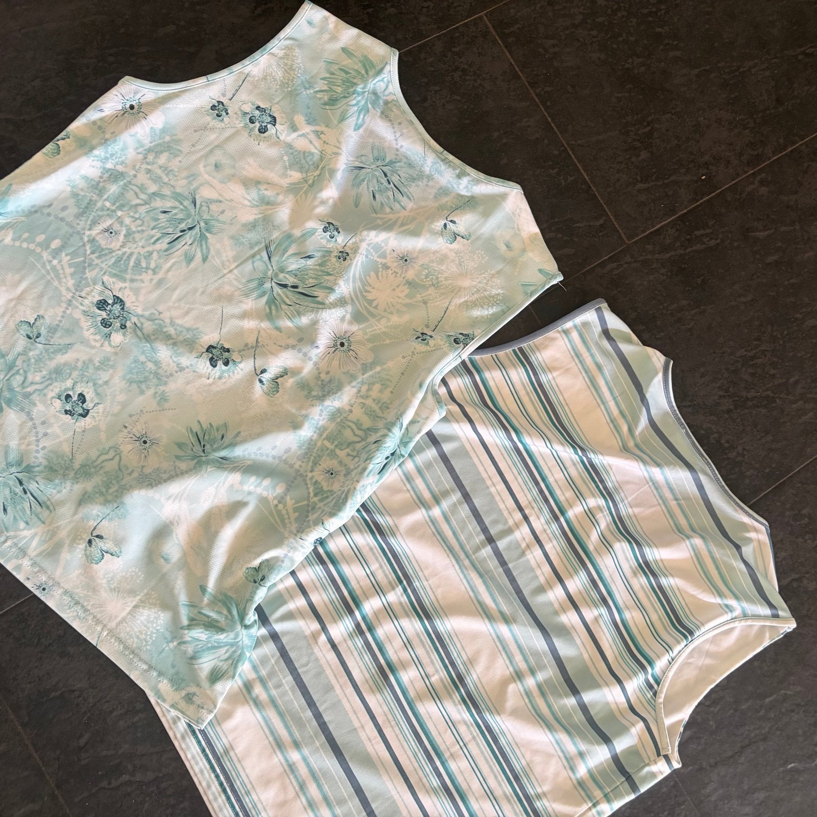 2x Kingfield mouwloze tops, maat 44, gestreept en bloemen, Blauw, Maat 42/44 (L), Ophalen of Verzenden, Zonder mouw