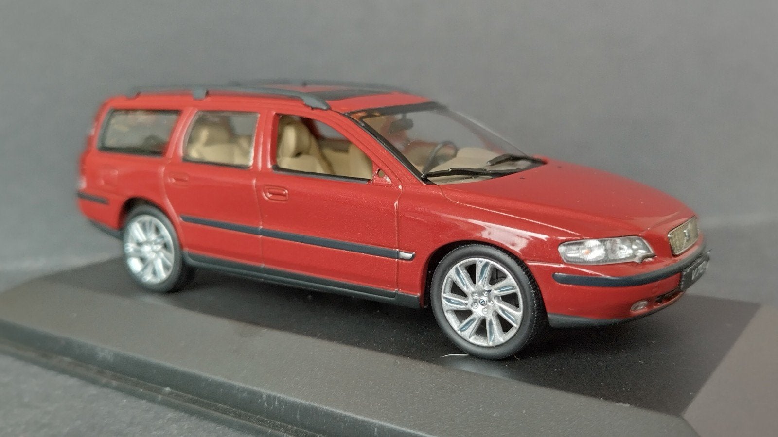 Volvo V70 2000 1:43 Minichamps Pol, Hobby en Vrije tijd, Auto, Verzenden, ., Zo goed als nieuw