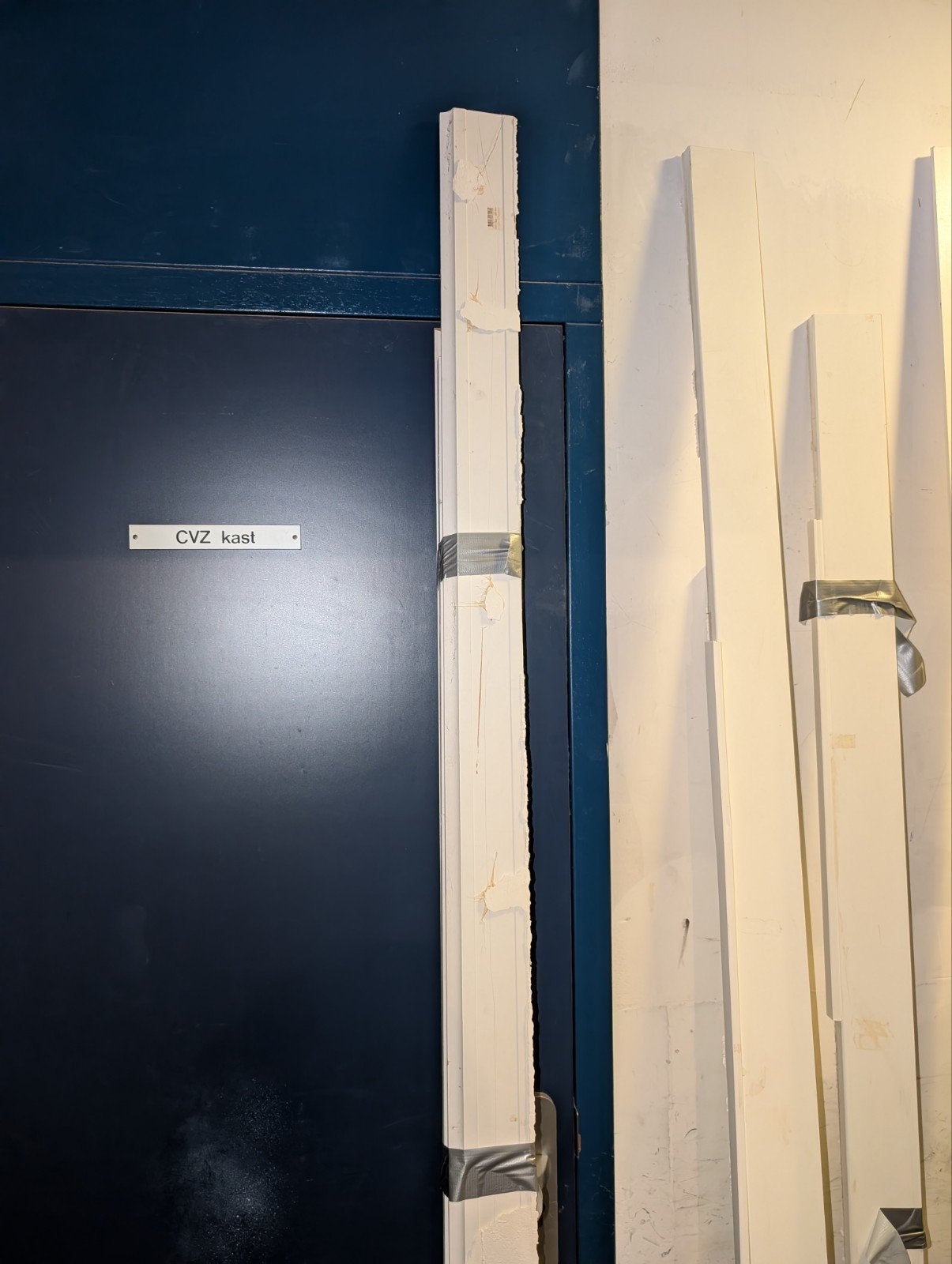 Hoge plinten, 15m aan lengte, 9cm hoogte, Ophalen, Gebruikt, Mdf, 250 cm of meer