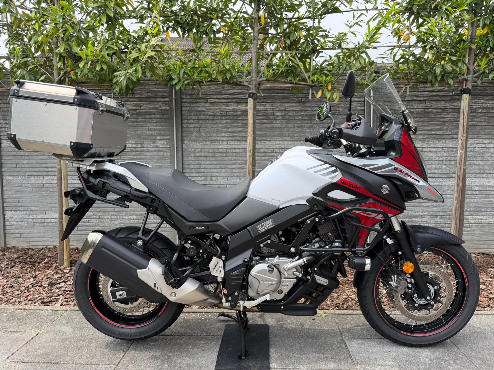 Suzuki DL 650 V-Strom XT ABS / 2017 / 4500KM /, Motoren, Motoren | Suzuki, 2 cilinders, Occasion, Bedrijf, Meer dan 35 kW