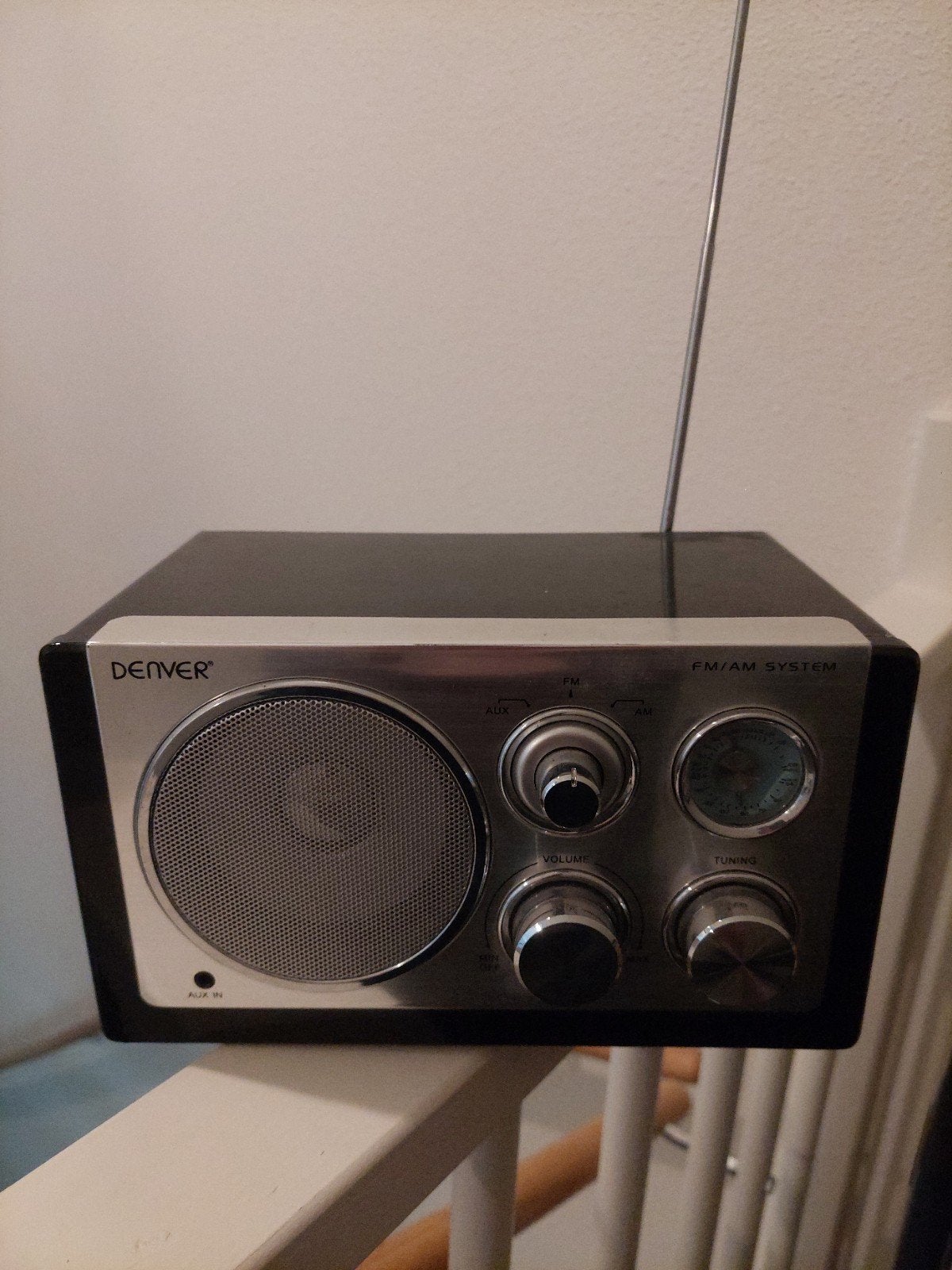 Denver FM/AM Radio Systeem - Compact en Draagbaar, Ophalen of Verzenden, Zo goed als nieuw, Radio