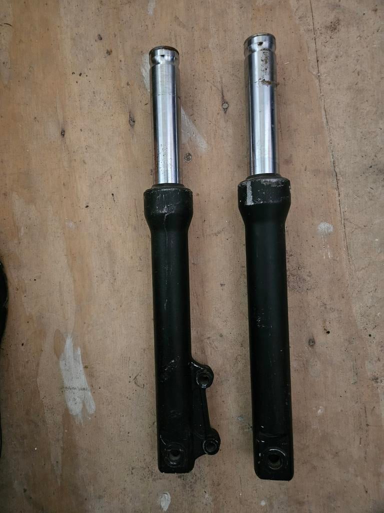 Voorpoten set zwart voor AGM VX50, BTC Riva (10" velgen), Overige typen, Riva, Ophalen of Verzenden, Vx