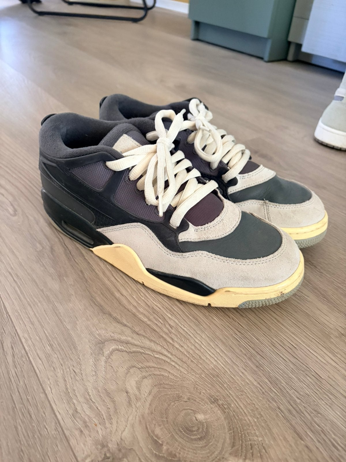 Jordan 4 RM maat 43, Ophalen of Verzenden, Zo goed als nieuw