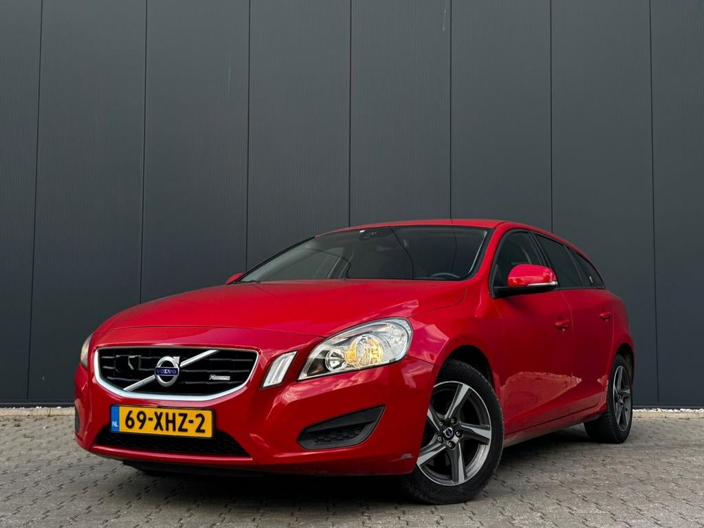 Volvo V60 T3 150pk 2012 Nw APK Nw koppeling cruise, Auto's, Voorwielaandrijving, 1596 cc, 4 cilinders, Origineel Nederlands
