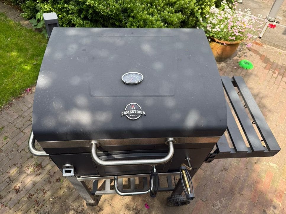 Jamestown Grill BBQ incl wielen en gietijzeren rooster, Ophalen, Gebruikt