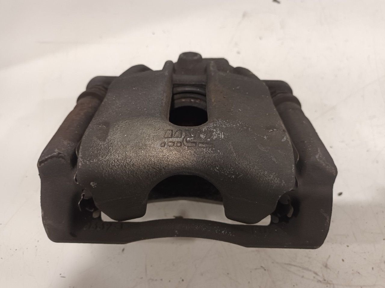 Remklauw rechts voor Renault Clio, Onderdelen@venauto.nl, Van der Ven Autorecycling B.V., Gebruikt, Ettenseweg 76, 4706 PB Roosendaal, The Netherlands