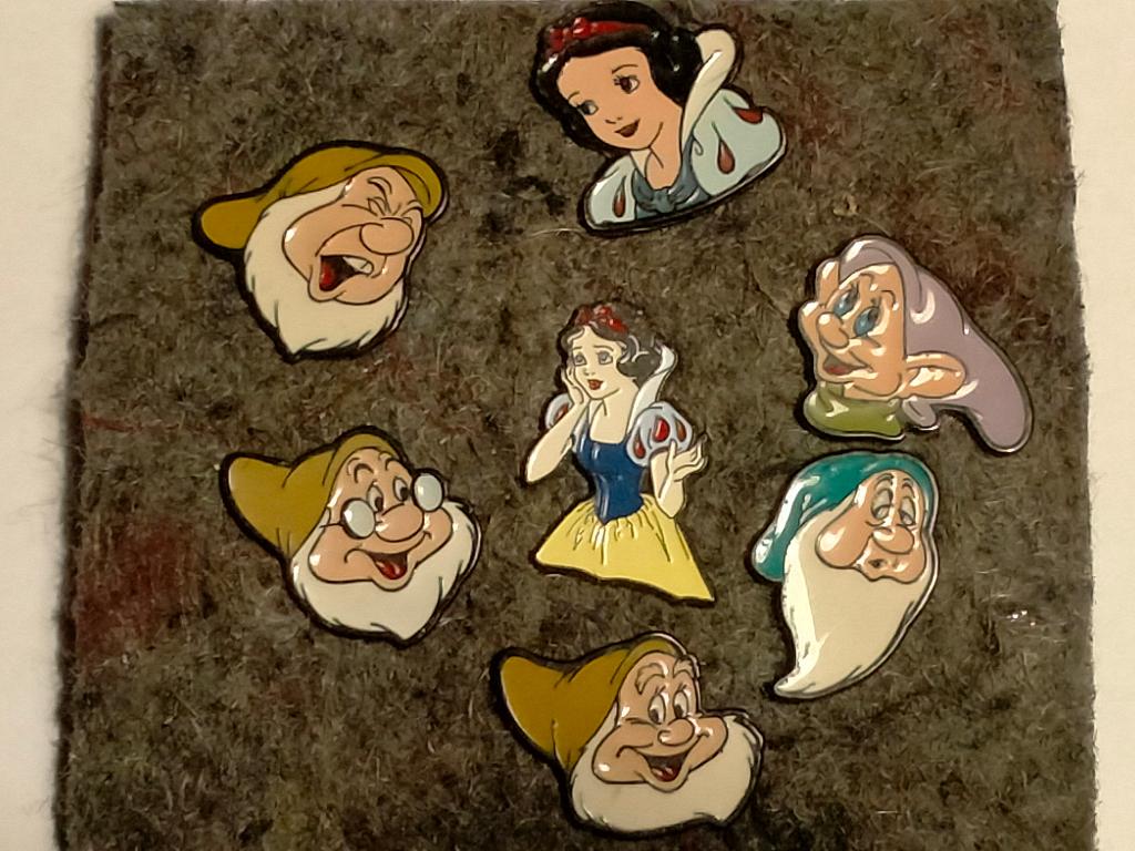 Sneeuwwitje en de zeven Dwergen Disney tekenfilm pin pins, Ophalen of Verzenden, Gebruikt