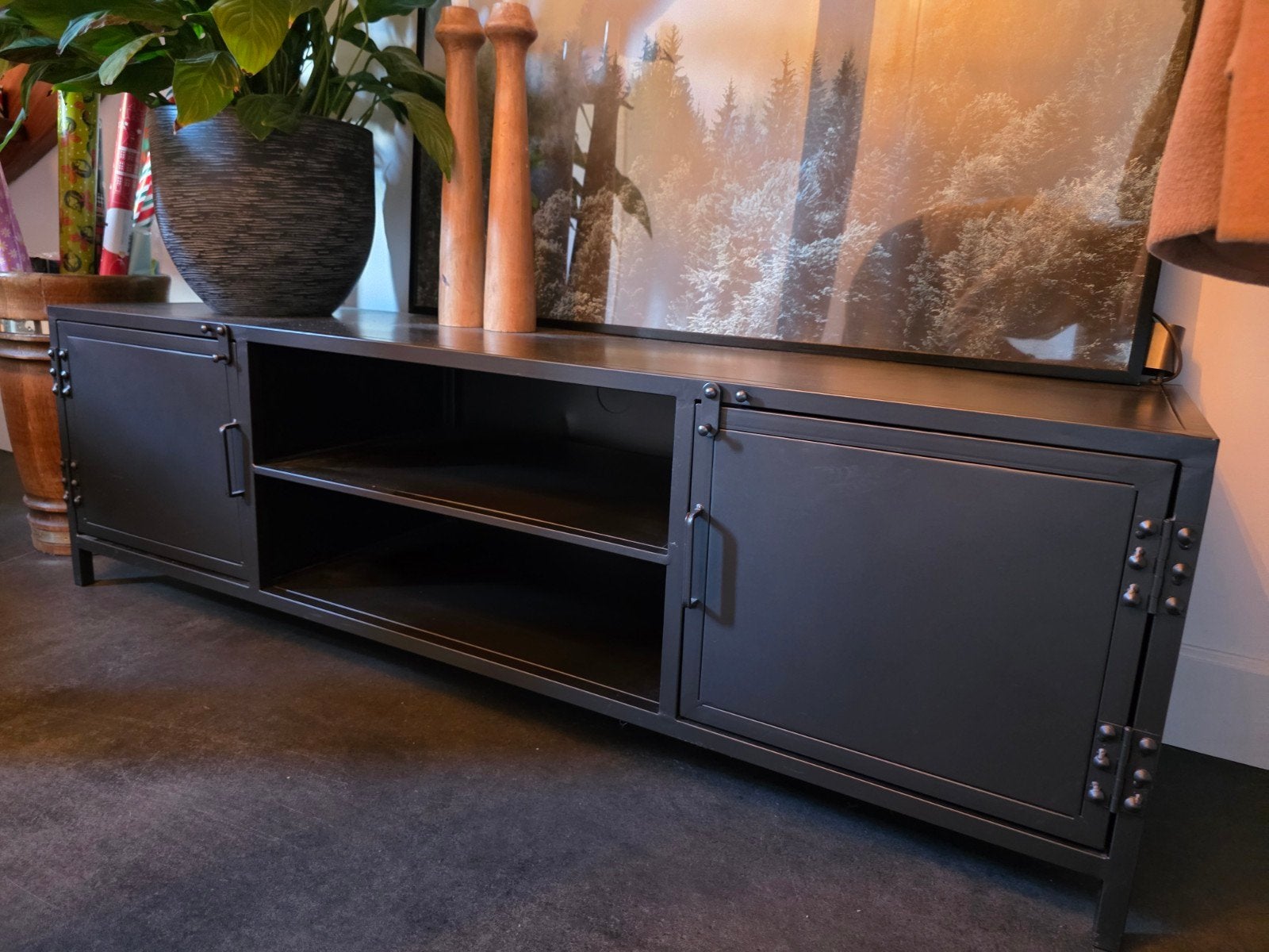 Tv meubel industriëel Castello kwantum zwart, Ophalen, 100 tot 150 cm, Zo goed als nieuw, Minder dan 100 cm