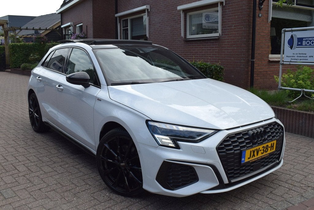 Audi A3 Sportback TFSI e S-LINE/204PK/ CARPLAY/ADAP CRUISE/P, Gebruikt, 4 cilinders, Wit, Plug-in hybride