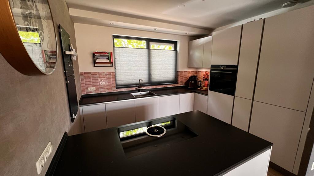 Keuken met schiereiland, BORA kookplaat en kookkraan, Ophalen, Gebruikt, Hoekkeuken, Met kookeiland