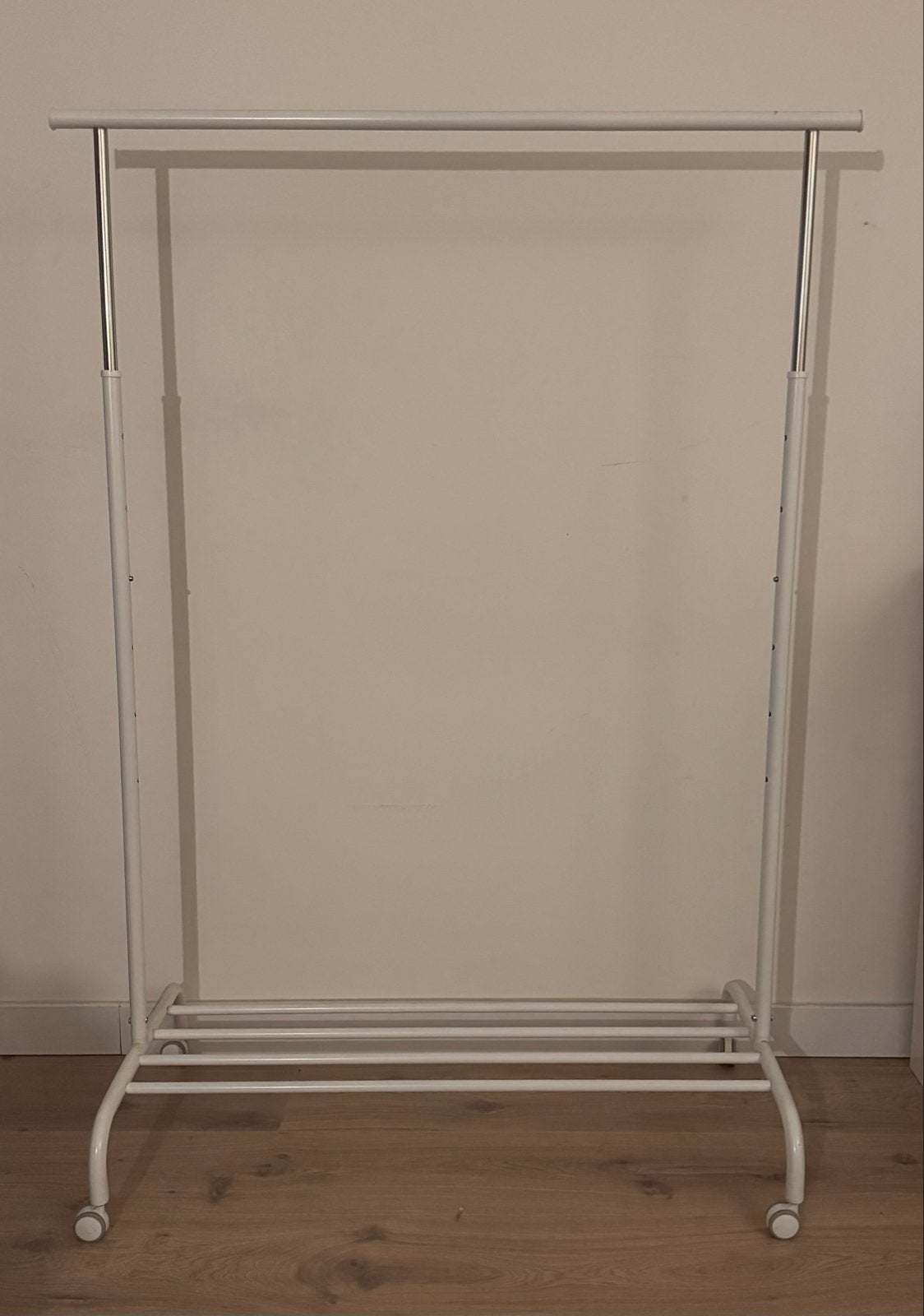 Witte kledingrek, Clothes rack, Ophalen, Met wielen, Zo goed als nieuw