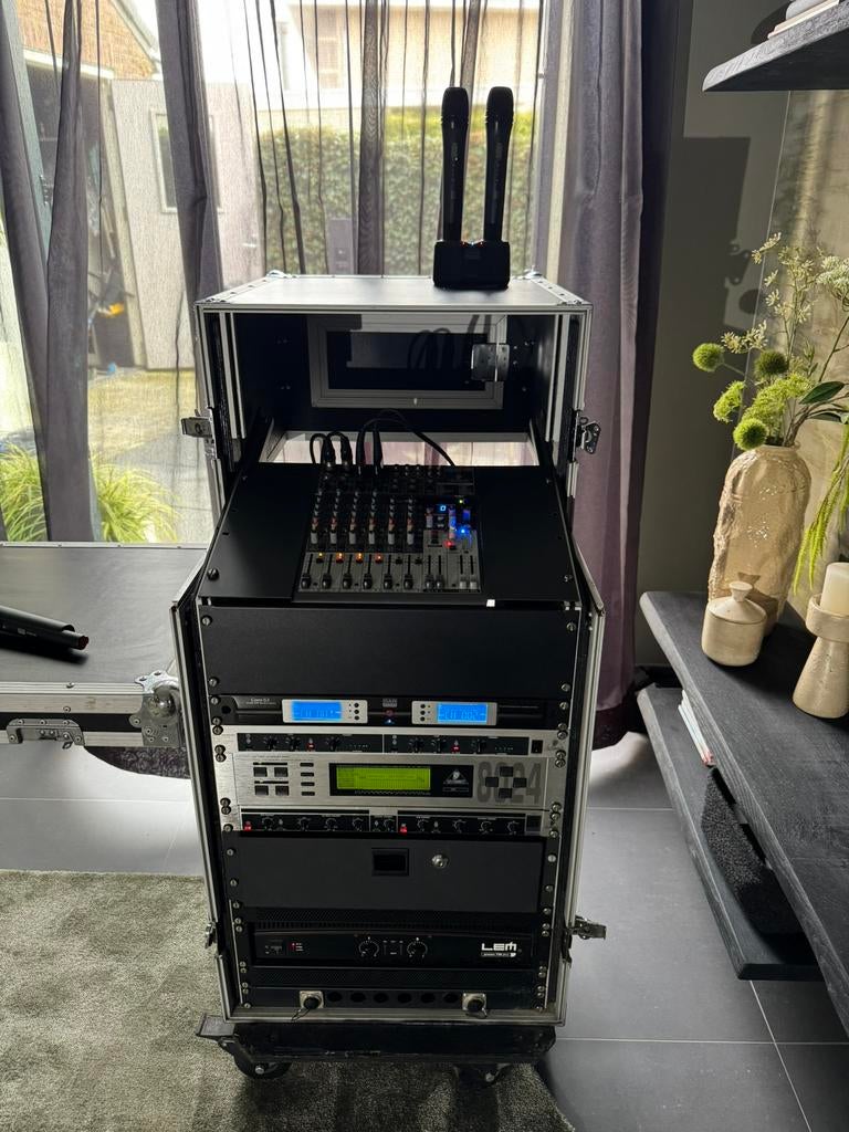 Gevuld Taperack met mengtafel, effecten, versterker en mics, Ophalen, Gebruikt, Delay of Echo