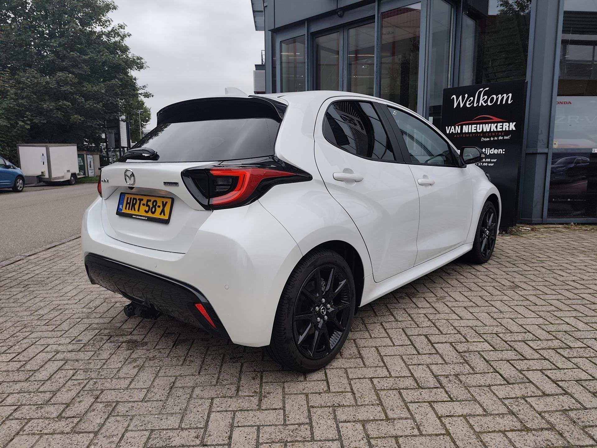 MAZDA 2 Hybrid 1.5 Hybrid 116pk CVT Homura | Navi via Apple, Auto's, Automaat, Gebruikt, 450 kg, Wit