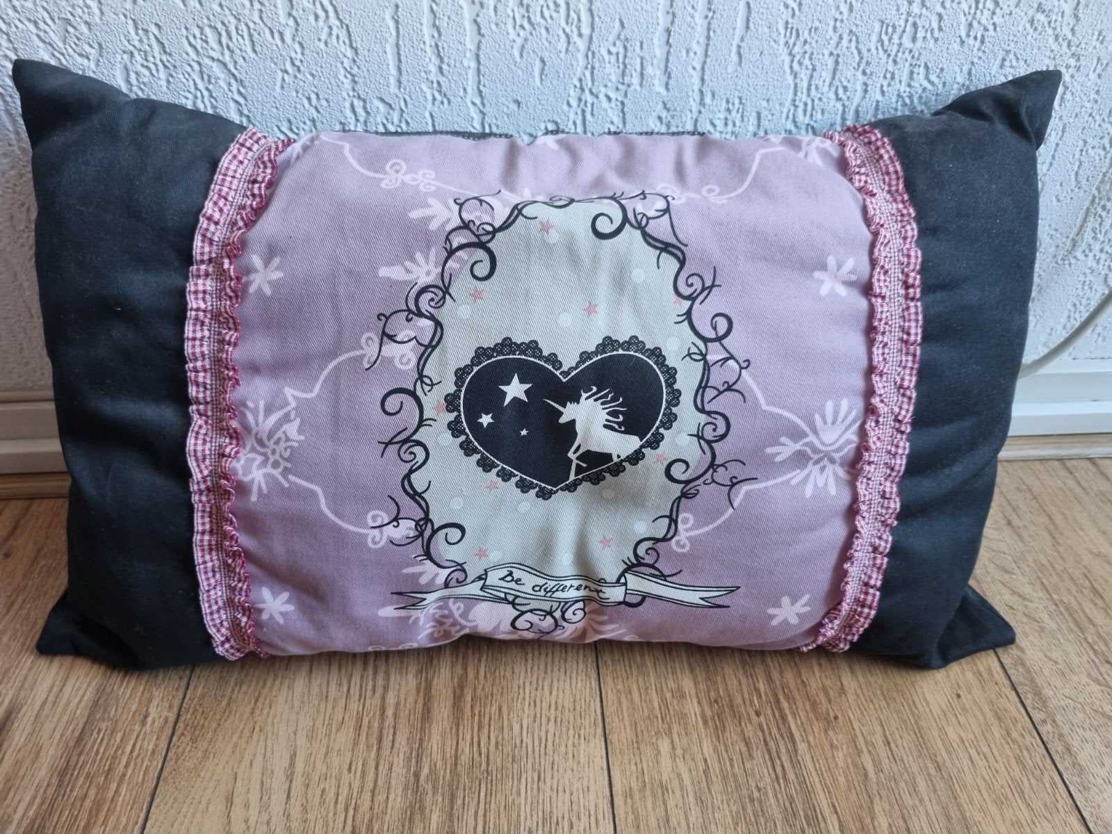 Kussen zwart met roze, Huis en Inrichting, Met print, Ophalen of Verzenden, Zo goed als nieuw, Sierkussen