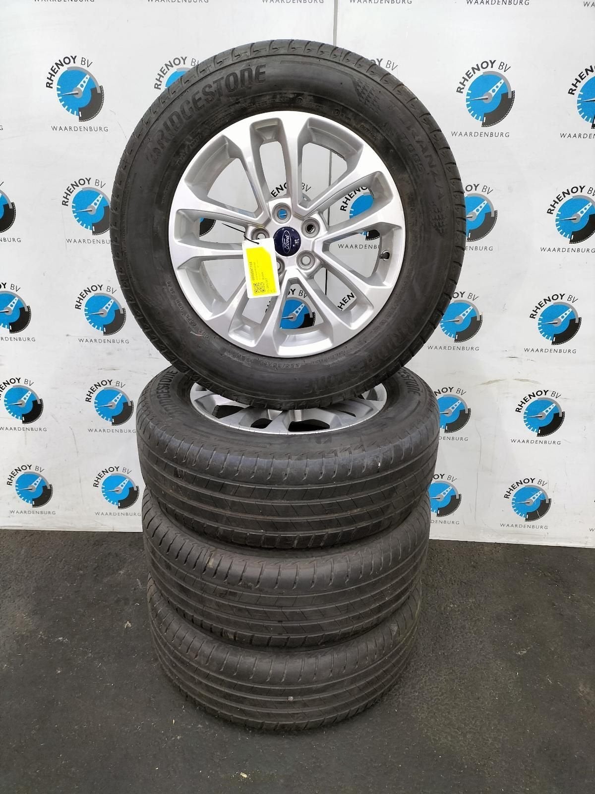 Ford Kuga 2020 225/65 17 Bridgestone Zomerset, Gebruikt, -, -, Banden en Velgen