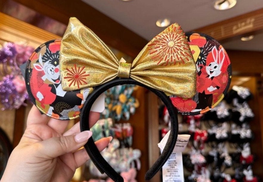 Disney Parks Loungefly Minnie Oor Haarband Jaar v/h Konijn, Ophalen of Verzenden, Overige figuren, Zo goed als nieuw, Kleding of Textiel