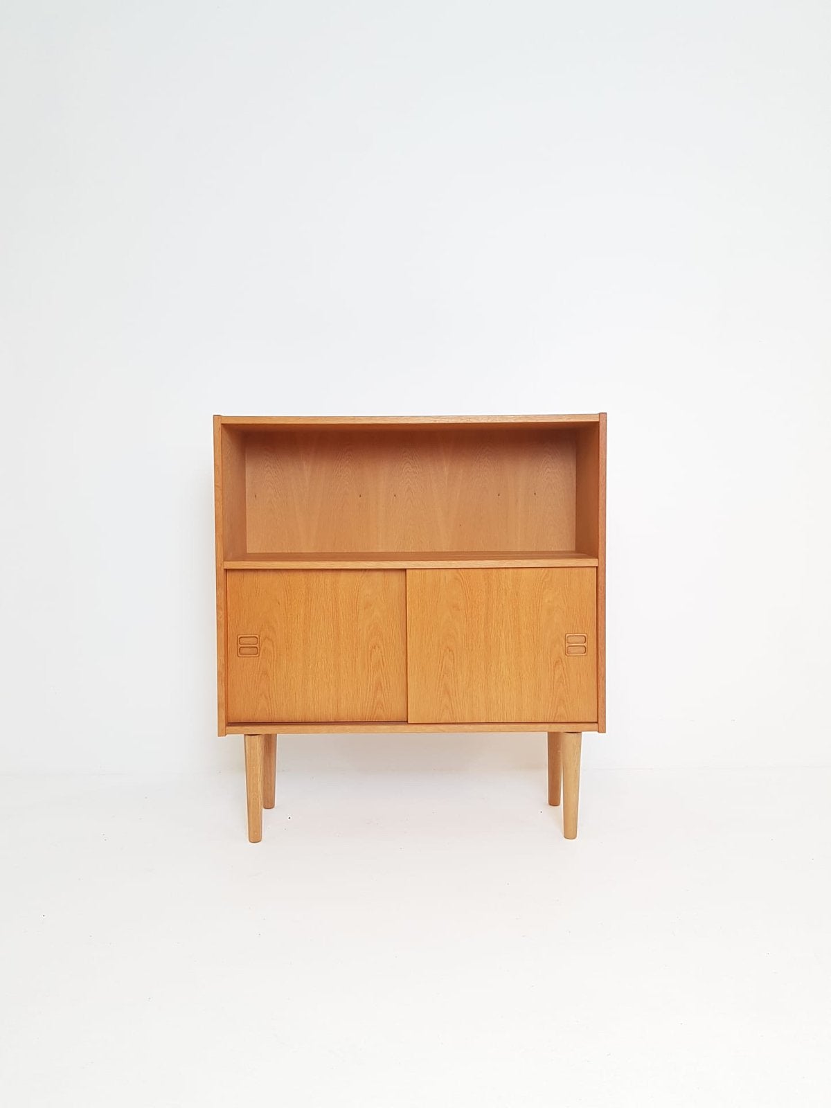 Vintage eiken fineer deens wandkastje | kastje schuifdeuren, Ophalen of Verzenden, Zo goed als nieuw, 25 tot 50 cm, 50 tot 100 cm