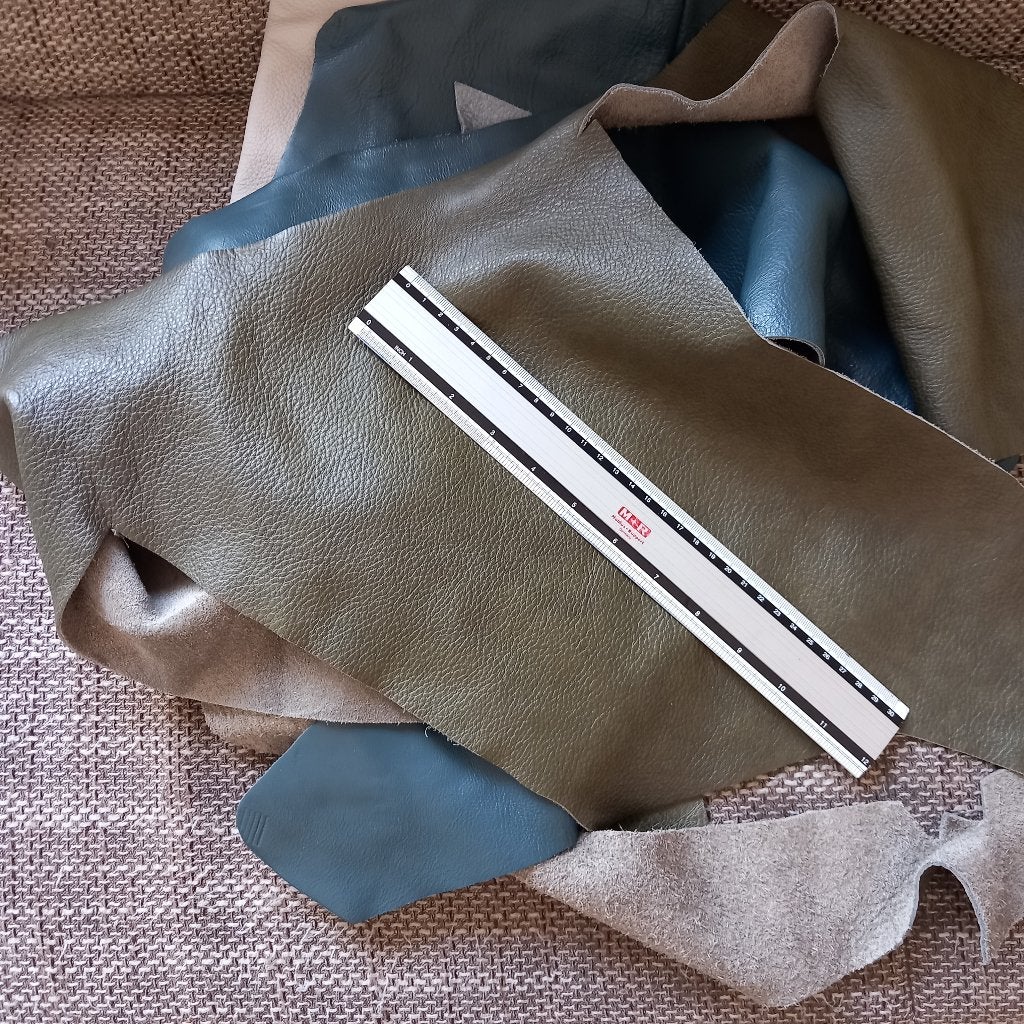 rest stukken echt leer   hier kan u mooi dingen mee maken, Hobby en Vrije tijd, Fantasie, Nieuw, Ophalen of Verzenden, Grijs