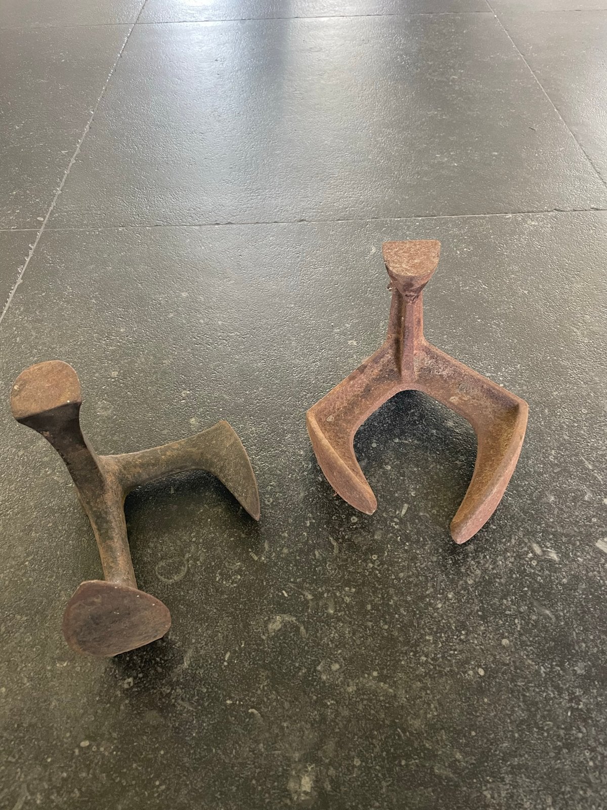 Twee stalen schoenmakers Leesten, Ophalen