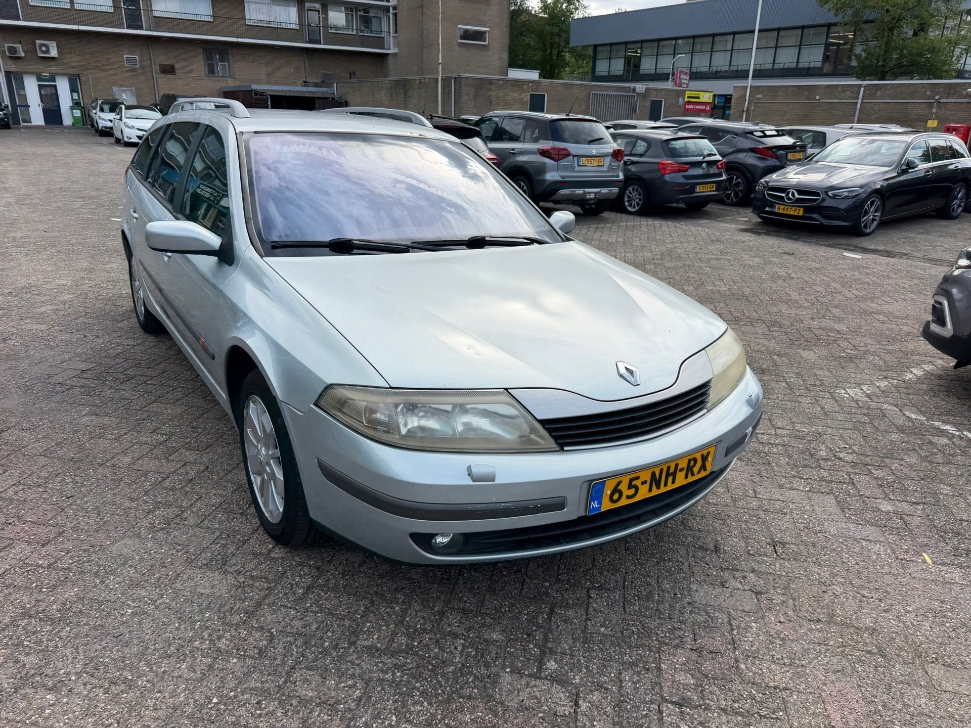Renault Laguna Grand Tour 1.8-16V Dynamique|rijdt schakelt g, Auto's, Laguna, Gebruikt, 4 cilinders, 1290 kg