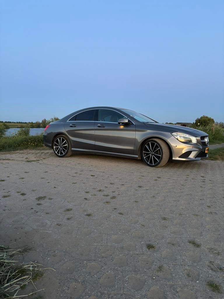 Mercedes-Benz CLA 180 1.6 90KW Blue Eff. Edit. 2014 Grijs, Voorwielaandrijving, Zwart, 4 cilinders, 1290 kg