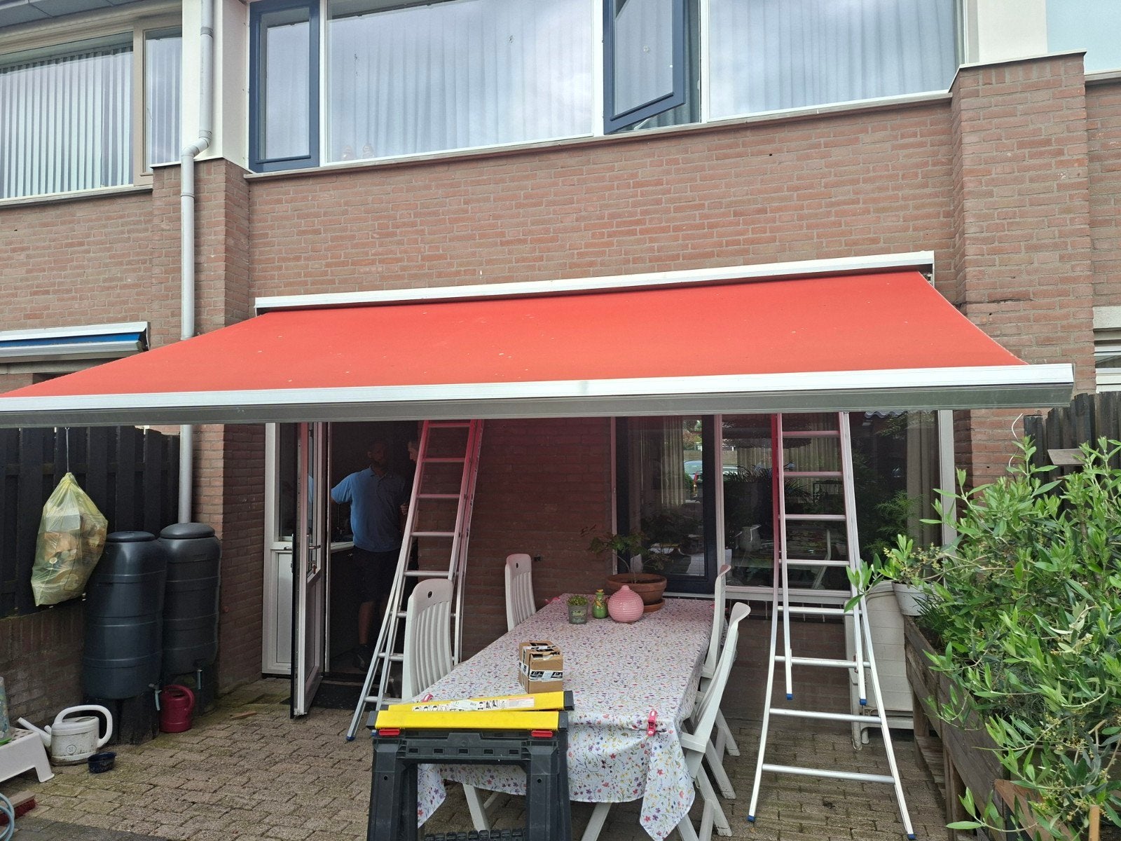 Zonnescherm 450x250 met Somfy motor en schakelaar, Ophalen