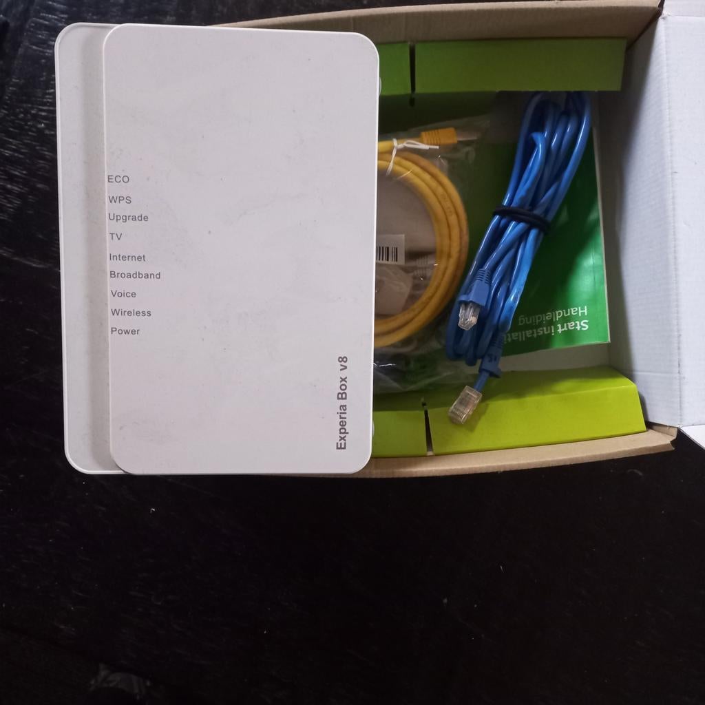 KPN Experia Box V8 Router/Modem - Compleet in Doosdoos, Computers en Software, Routers en Modems, Zo goed als nieuw, Router met modem