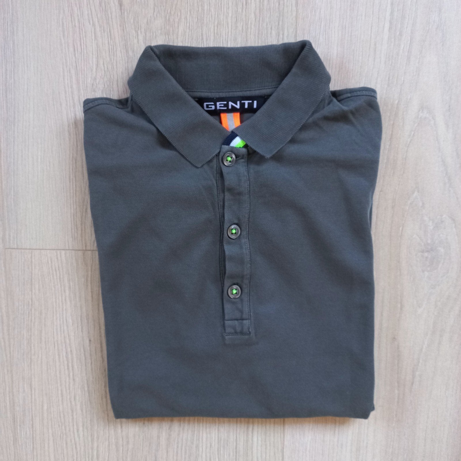 Stijlvolle khaki polo Genti maat S, in uitstekende staat, Kleding | Heren, Ophalen of Verzenden, Zo goed als nieuw, Groen, Maat 46 (S) of kleiner