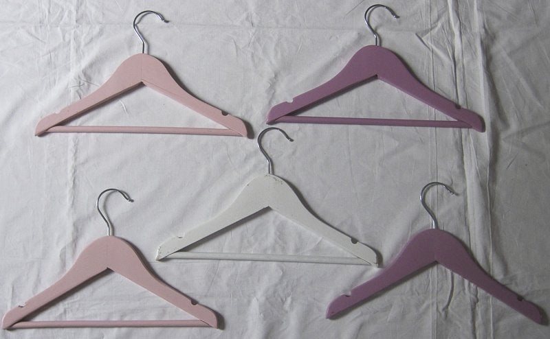 5 kledinghangers hout voor kinderkleding roze wit, Ophalen, Gebruikt, Overige typen, Ophangbaar