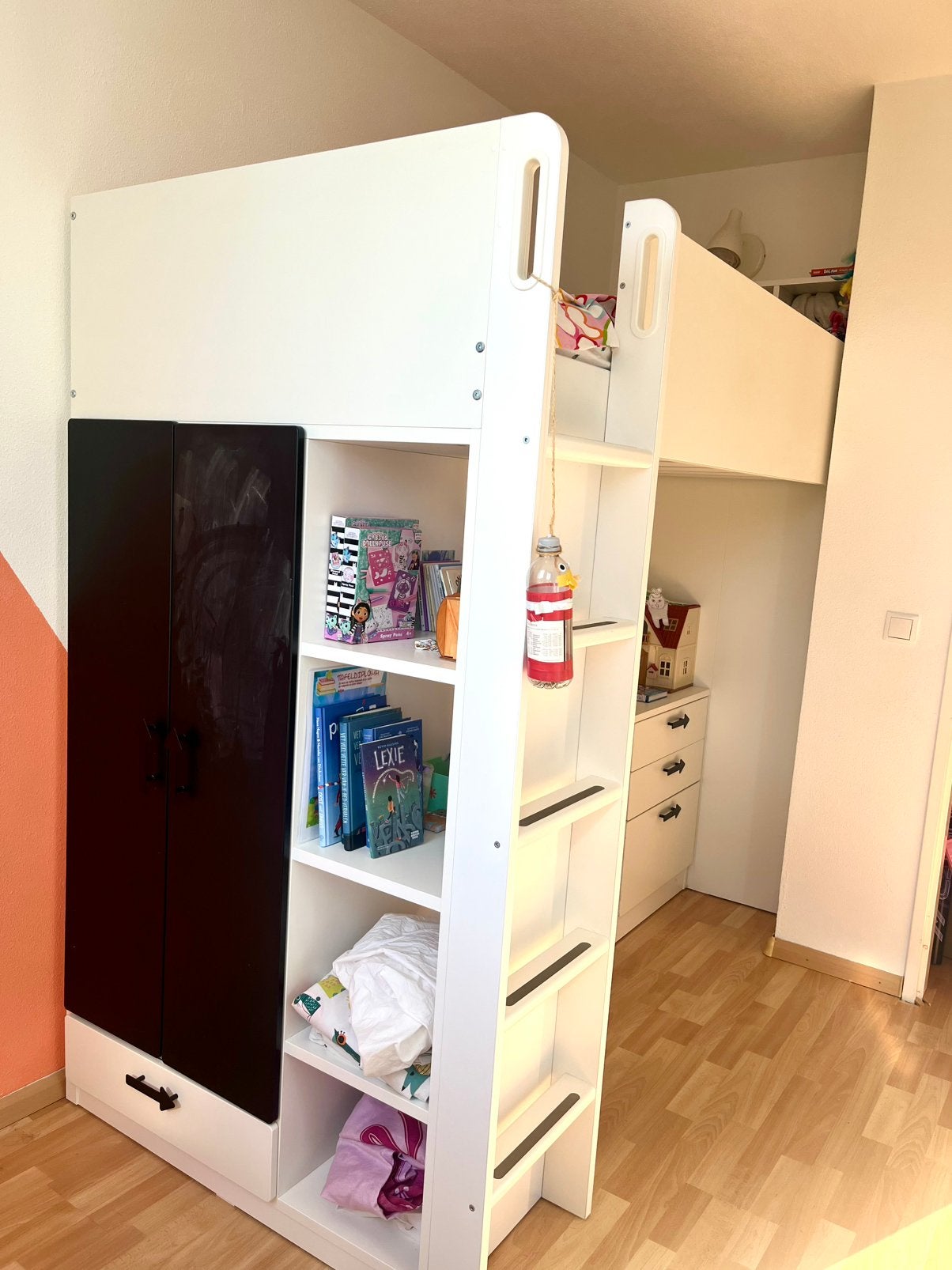Hoogslaper wit Ikea Smastad 90x200 in goede staat, Ophalen, Zo goed als nieuw, Hoogslaper