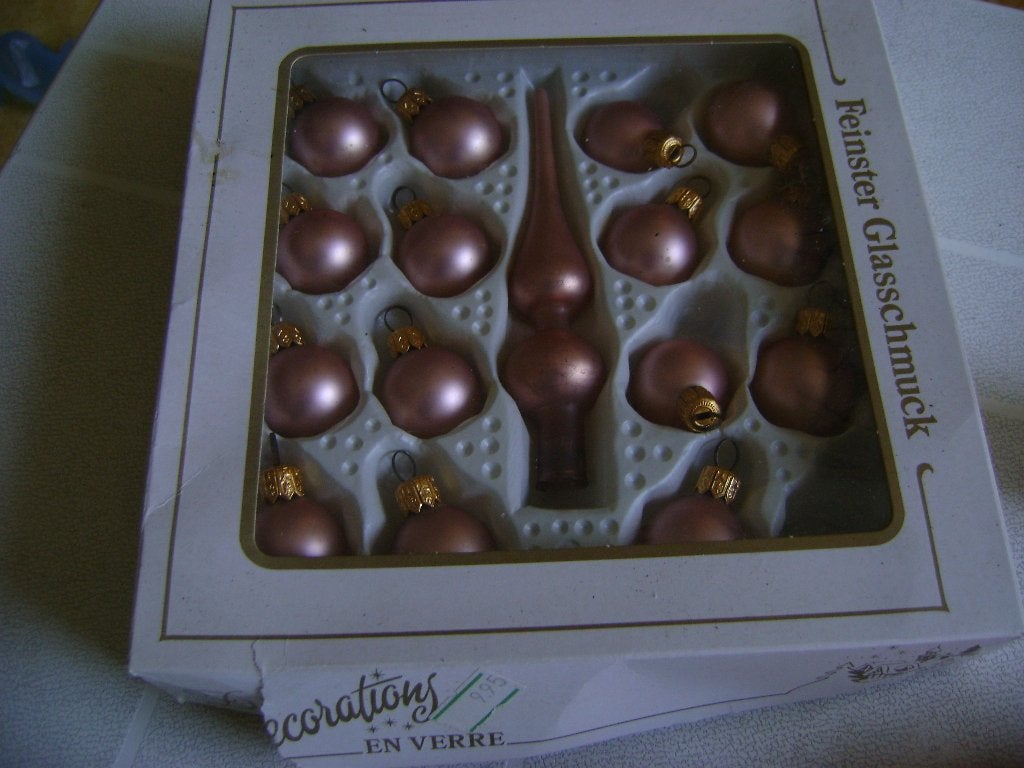 doos roze kerstballetjes met piek 1,50 rest goude en rode 1,, Diversen, Ophalen of Verzenden, Zo goed als nieuw