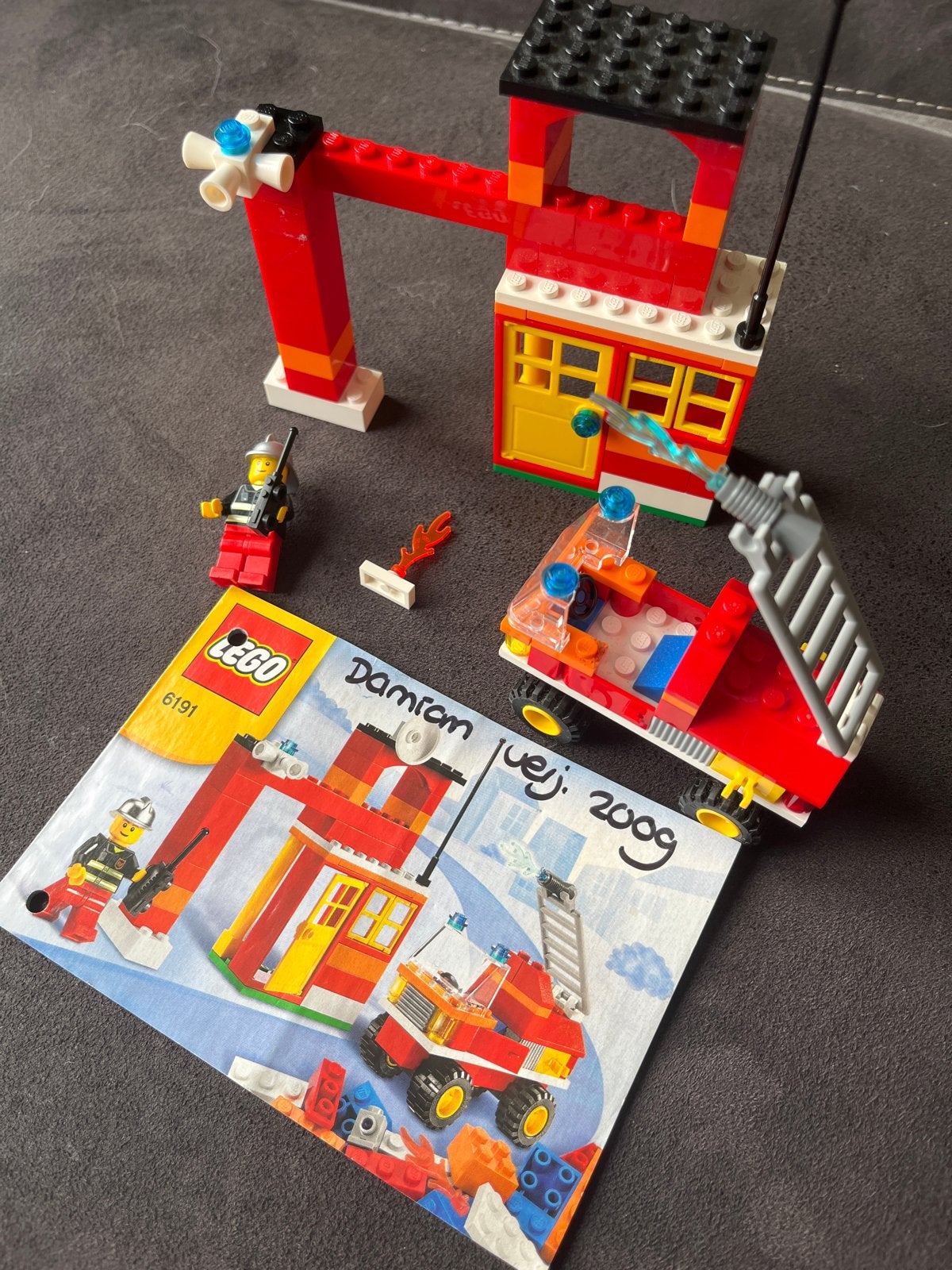 Lego City Brandweerwagen en Brandweerkazerne (6191), Kinderen en Baby's, Speelgoed | Duplo en Lego, Ophalen of Verzenden, Gebruikt