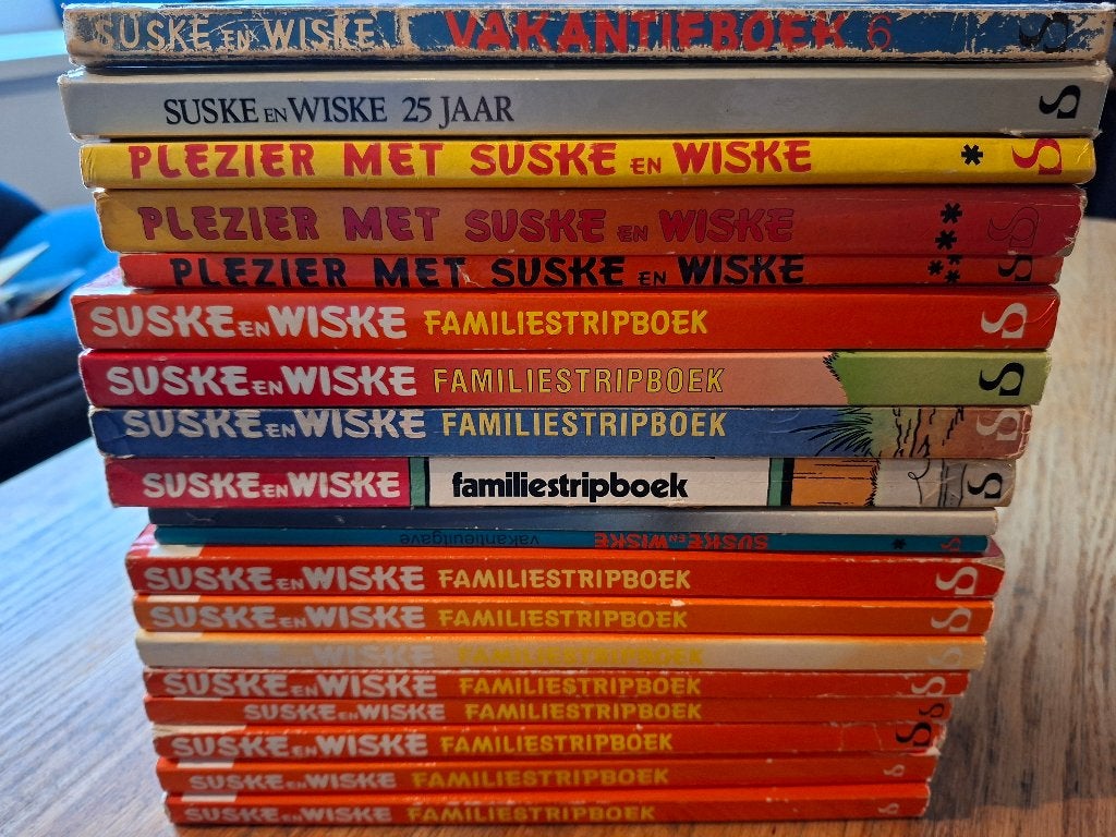 17x vakantie speciaal familie boek Suske en Wiske, ook los., Boeken, Gelezen, Willy Vandersteen, Ophalen of Verzenden, Meerdere stripboeken
