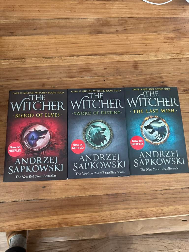 Witcher boeken, Boeken, Ophalen of Verzenden, Zo goed als nieuw