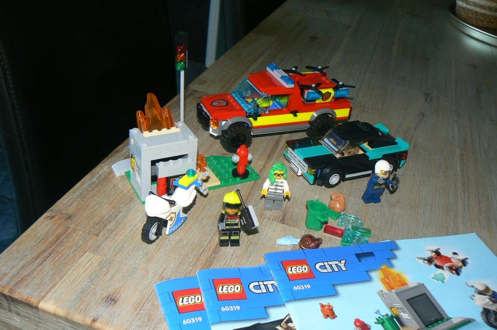Te koop: Lego City Politie 5 stuks met boekjes, Compleet, Lego, Ophalen of Verzenden, City