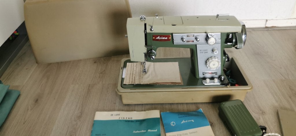 Naaimachine Acima DE LUXE ZIG ZAG 939, Hobby en Vrije tijd, Naaimachines en Toebehoren, Ophalen of Verzenden, Zo goed als nieuw