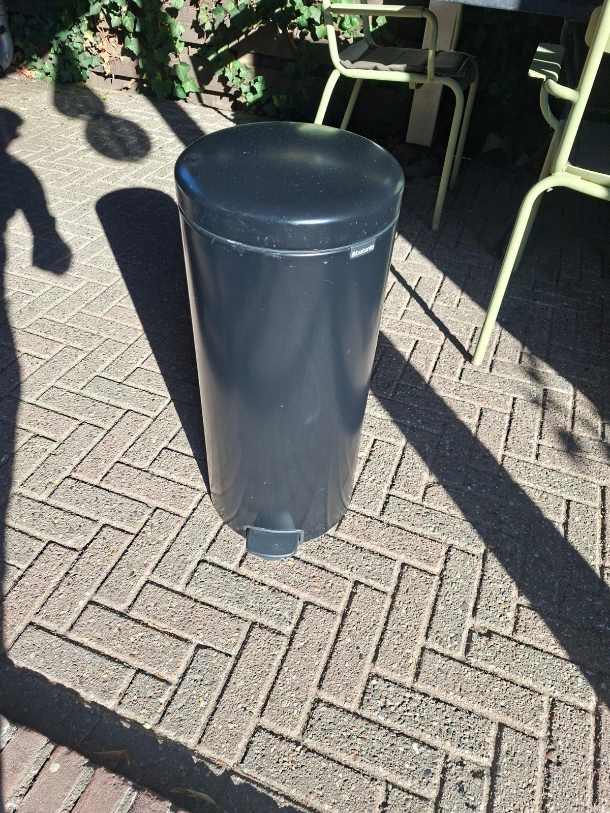 Brabantia pedaalemmer - 30 liter - Donkergrijs, Huis en Inrichting, Woonaccessoires | Prullenbakken, Ophalen of Verzenden