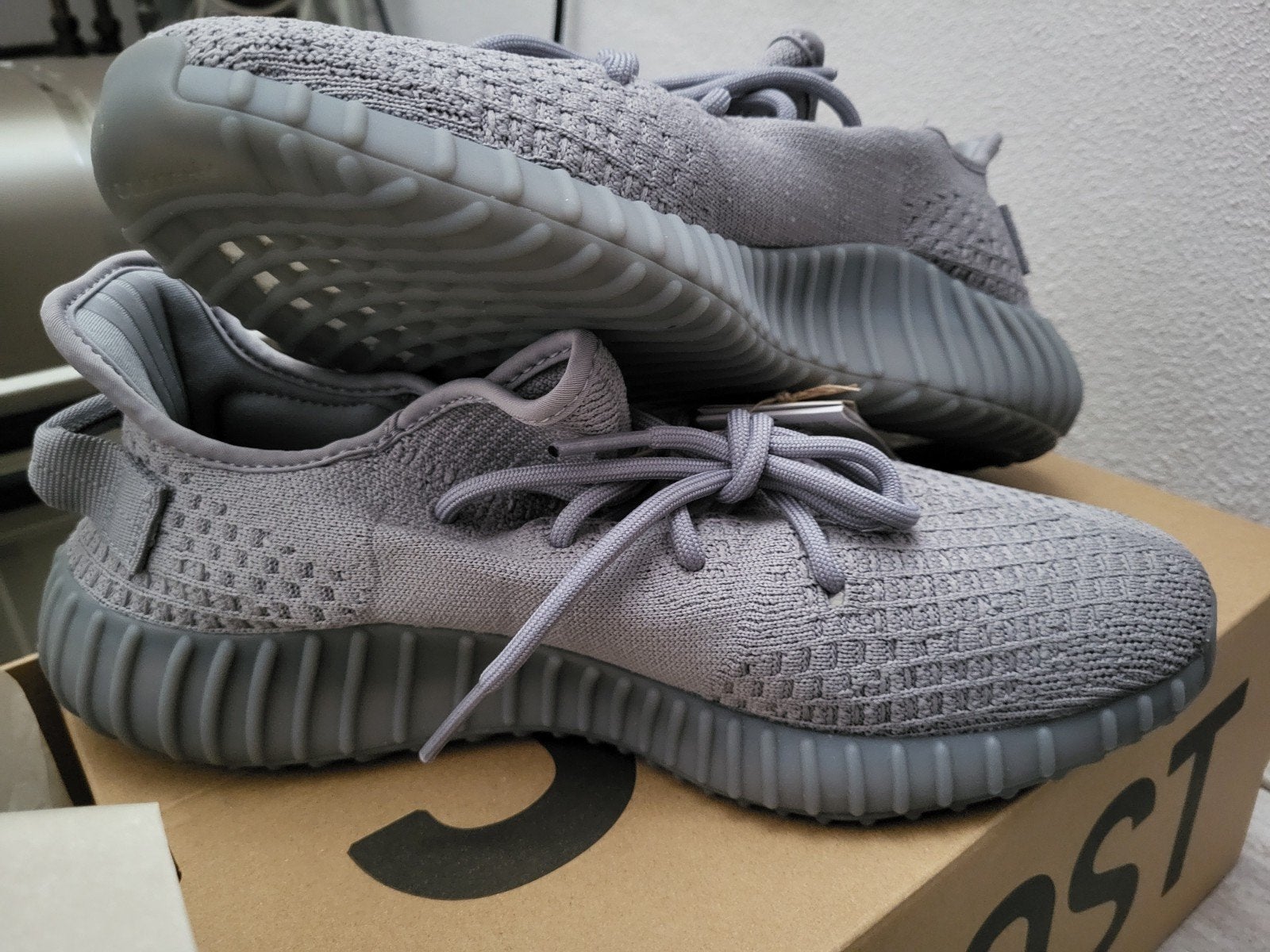 Yeezy 350 V2 maat 44 NIEUW origineel, geen replica, Kleding | Heren, Schoenen, Overige kleuren, Nieuw, Ophalen of Verzenden, Sneakers of Gympen