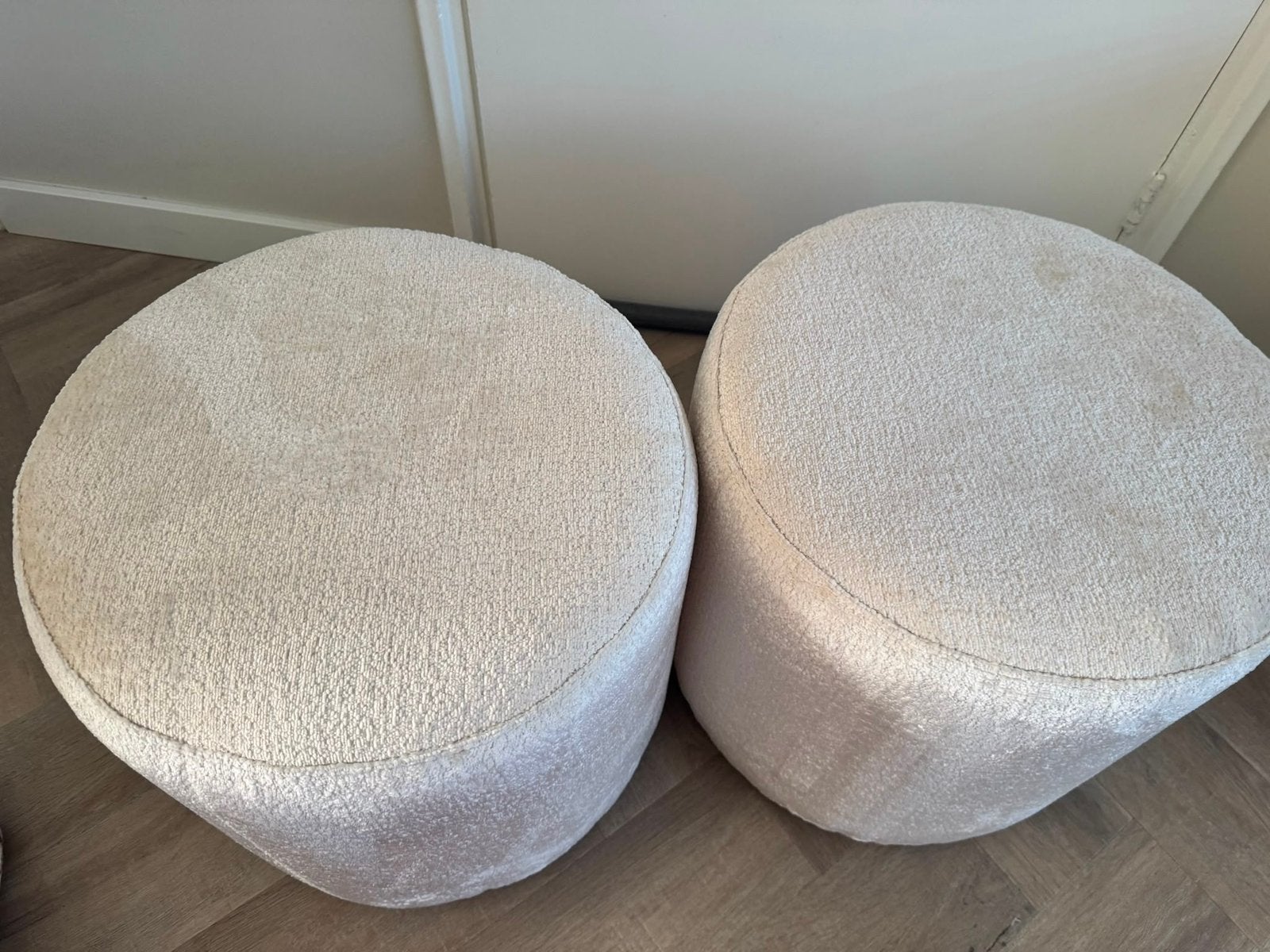 2x Beige Poef, Ophalen, Minder dan 50 cm, Rond, Minder dan 50 cm