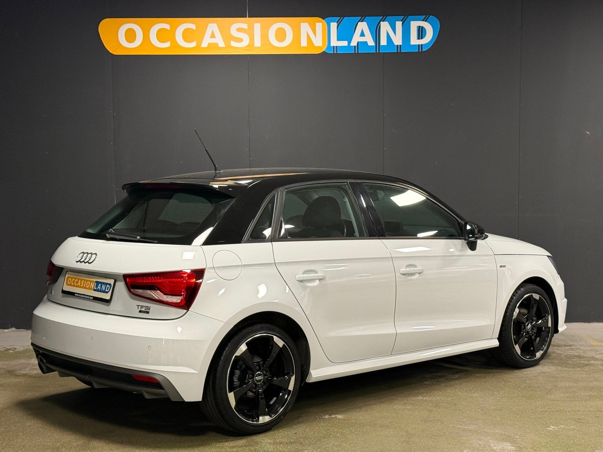 Audi A1 Sportback 1.0 TFSI Pro Line S|STOELV|BLUETOOTH|NAVI|, Auto's, Audi, Voorwielaandrijving, Stof, Zwart, 95 pk