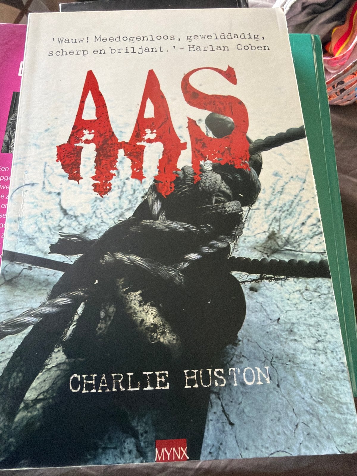 SKR.  AAS - Charlie Huston (Thriller), Boeken, Thrillers, Zo goed als nieuw, Amerika, Ophalen of Verzenden