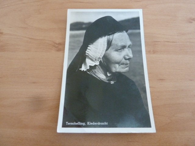 Terschelling 1955 Klederdracht, Ophalen of Verzenden, 1940 tot 1960, Gelopen, Waddeneilanden